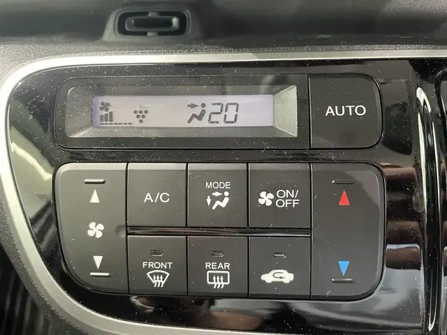 ホンダ Ｎ ＢＯＸ カスタム G Lパッケージ 鹿児島県 2017(平29)年 4.7万km プレミアムホワイトパールⅡ 純正ディスプレイ付きCDオーディオ/ワンセグ/CD/AM/FM/バックカメラ/シティブレーキアクティブシステム/両側パワースライドドア/ETC/オートライト/HIDヘッドライト/純正14インチアルミホイール/純正ラバーマット/ドアバイザー