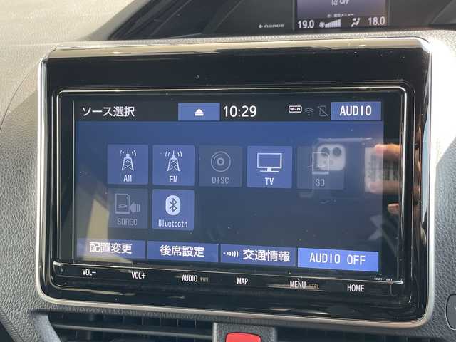 トヨタ ノア Si ダブルバイビーⅢ 愛知県 2021(令3)年 6.5万km ホワイトパールクリスタルシャイン トヨタセーフティセンス/純正9型ナビ/12型フリップダウンモニター/両側パワースライドドア/バックカメラ/コーナーセンサー/純正アルミホイール/ＥＴＣ/LEDヘッドライト/リアオートエアコン/レーンキープアシスト/ドライブレコーダー/衝突軽減システム/フルセグ/CD DVD/Bluetooth/ステアリングスイッチ/スマートキー/プッシュスタート