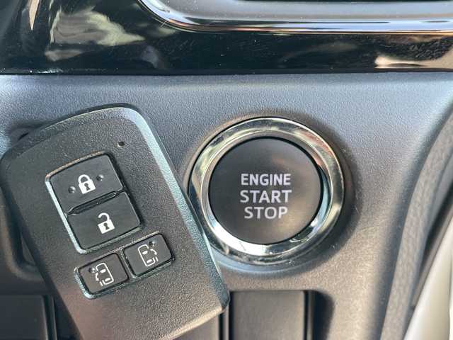 トヨタ ノア Si ダブルバイビーⅢ 愛知県 2021(令3)年 6.5万km ホワイトパールクリスタルシャイン トヨタセーフティセンス/純正9型ナビ/12型フリップダウンモニター/両側パワースライドドア/バックカメラ/コーナーセンサー/純正アルミホイール/ＥＴＣ/LEDヘッドライト/リアオートエアコン/レーンキープアシスト/ドライブレコーダー/衝突軽減システム/フルセグ/CD DVD/Bluetooth/ステアリングスイッチ/スマートキー/プッシュスタート