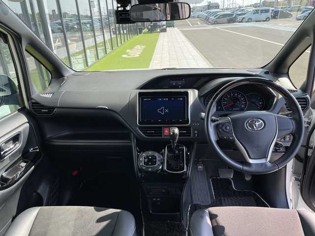 トヨタ ノア Si ダブルバイビーⅢ 愛知県 2021(令3)年 6.5万km ホワイトパールクリスタルシャイン トヨタセーフティセンス/純正9型ナビ/12型フリップダウンモニター/両側パワースライドドア/バックカメラ/コーナーセンサー/純正アルミホイール/ＥＴＣ/LEDヘッドライト/リアオートエアコン/レーンキープアシスト/ドライブレコーダー/衝突軽減システム/フルセグ/CD DVD/Bluetooth/ステアリングスイッチ/スマートキー/プッシュスタート