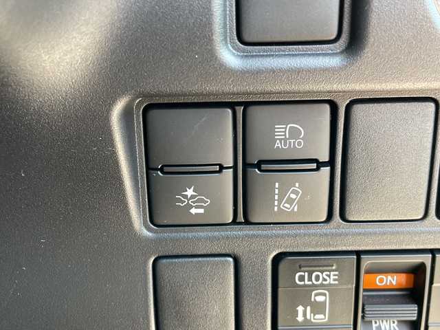 トヨタ ノア Si ダブルバイビーⅢ 愛知県 2021(令3)年 6.5万km ホワイトパールクリスタルシャイン トヨタセーフティセンス/純正9型ナビ/12型フリップダウンモニター/両側パワースライドドア/バックカメラ/コーナーセンサー/純正アルミホイール/ＥＴＣ/LEDヘッドライト/リアオートエアコン/レーンキープアシスト/ドライブレコーダー/衝突軽減システム/フルセグ/CD DVD/Bluetooth/ステアリングスイッチ/スマートキー/プッシュスタート