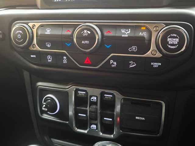 クライスラー・ジープ ジープ ラングラー アンリミテッド サハラ 群馬県 2019(令1)年 2.2万km グラニトクリスタル ACC/フロント＆サイド＆バックカメラ/ブラインドスポットアシスト/フルセグTV/純正ナビ/LEDヘッドライト/アンドロイドオート/ETC2.0/スマートキー/パークアシスト/プッシュスタート