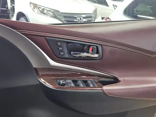 トヨタ ハリアー プレミアム アドバンスドP 香川県 2017(平29)年 3.3万km ブラキッシュレッドマイカ ムーンルーフ/革シートセット/純正8型ナビ/フルセグTV/JBLプレミアムサウンドシステム/パワーバックドア/パノラミックビューモニター/ビルトインETC/レーダークルーズコントロール/クリアランスソナー/衝突被害軽減ブレーキ/車線逸脱警報/LEDヘッドランプ/オートライト/木目調/革巻きコンビステアリング/ブラック革シート/前席パワーシート/シートヒーター/運転席ポジションメモリー/純正18インチアルミホイール/スマートキー/プッシュエンジンスタート/禁煙車