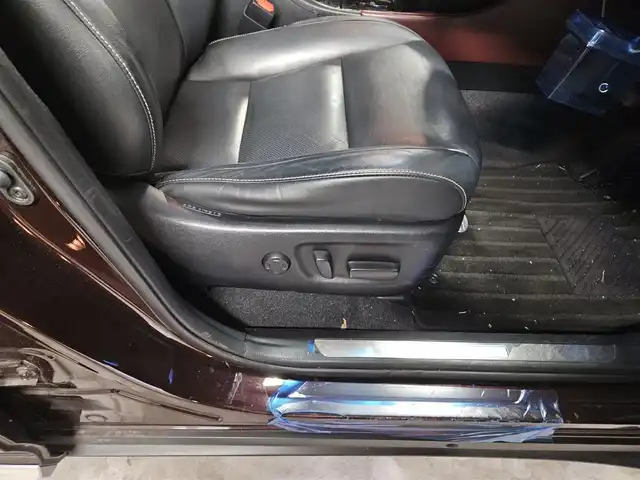 トヨタ ハリアー プレミアム アドバンスドP 香川県 2017(平29)年 3.3万km ブラキッシュレッドマイカ ムーンルーフ/革シートセット/純正8型ナビ/フルセグTV/JBLプレミアムサウンドシステム/パワーバックドア/パノラミックビューモニター/ビルトインETC/レーダークルーズコントロール/クリアランスソナー/衝突被害軽減ブレーキ/車線逸脱警報/LEDヘッドランプ/オートライト/木目調/革巻きコンビステアリング/ブラック革シート/前席パワーシート/シートヒーター/運転席ポジションメモリー/純正18インチアルミホイール/スマートキー/プッシュエンジンスタート/禁煙車