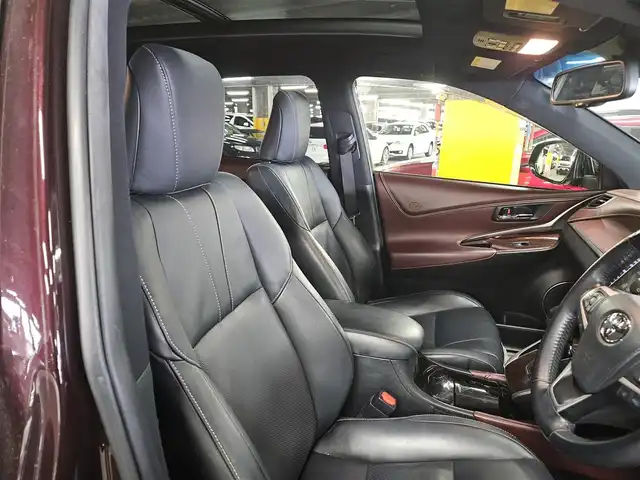 トヨタ ハリアー プレミアム アドバンスドP 香川県 2017(平29)年 3.3万km ブラキッシュレッドマイカ ムーンルーフ/革シートセット/純正8型ナビ/フルセグTV/JBLプレミアムサウンドシステム/パワーバックドア/パノラミックビューモニター/ビルトインETC/レーダークルーズコントロール/クリアランスソナー/衝突被害軽減ブレーキ/車線逸脱警報/LEDヘッドランプ/オートライト/木目調/革巻きコンビステアリング/ブラック革シート/前席パワーシート/シートヒーター/運転席ポジションメモリー/純正18インチアルミホイール/スマートキー/プッシュエンジンスタート/禁煙車