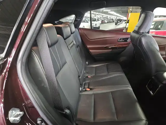 トヨタ ハリアー プレミアム アドバンスドP 香川県 2017(平29)年 3.3万km ブラキッシュレッドマイカ ムーンルーフ/革シートセット/純正8型ナビ/フルセグTV/JBLプレミアムサウンドシステム/パワーバックドア/パノラミックビューモニター/ビルトインETC/レーダークルーズコントロール/クリアランスソナー/衝突被害軽減ブレーキ/車線逸脱警報/LEDヘッドランプ/オートライト/木目調/革巻きコンビステアリング/ブラック革シート/前席パワーシート/シートヒーター/運転席ポジションメモリー/純正18インチアルミホイール/スマートキー/プッシュエンジンスタート/禁煙車