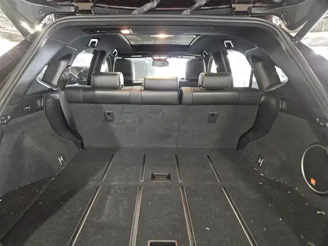 トヨタ ハリアー プレミアム アドバンスドP 香川県 2017(平29)年 3.3万km ブラキッシュレッドマイカ ムーンルーフ/革シートセット/純正8型ナビ/フルセグTV/JBLプレミアムサウンドシステム/パワーバックドア/パノラミックビューモニター/ビルトインETC/レーダークルーズコントロール/クリアランスソナー/衝突被害軽減ブレーキ/車線逸脱警報/LEDヘッドランプ/オートライト/木目調/革巻きコンビステアリング/ブラック革シート/前席パワーシート/シートヒーター/運転席ポジションメモリー/純正18インチアルミホイール/スマートキー/プッシュエンジンスタート/禁煙車