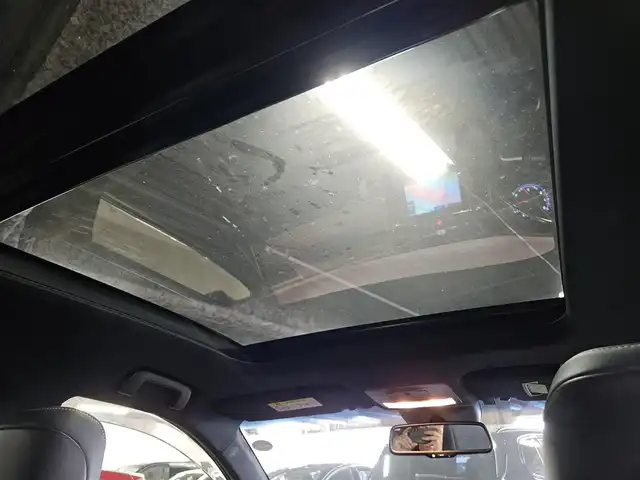 トヨタ ハリアー プレミアム アドバンスドP 香川県 2017(平29)年 3.3万km ブラキッシュレッドマイカ ムーンルーフ/革シートセット/純正8型ナビ/フルセグTV/JBLプレミアムサウンドシステム/パワーバックドア/パノラミックビューモニター/ビルトインETC/レーダークルーズコントロール/クリアランスソナー/衝突被害軽減ブレーキ/車線逸脱警報/LEDヘッドランプ/オートライト/木目調/革巻きコンビステアリング/ブラック革シート/前席パワーシート/シートヒーター/運転席ポジションメモリー/純正18インチアルミホイール/スマートキー/プッシュエンジンスタート/禁煙車