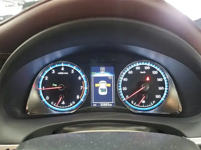 トヨタ ハリアー プレミアム アドバンスドP 香川県 2017(平29)年 3.3万km ブラキッシュレッドマイカ ムーンルーフ/革シートセット/純正8型ナビ/フルセグTV/JBLプレミアムサウンドシステム/パワーバックドア/パノラミックビューモニター/ビルトインETC/レーダークルーズコントロール/クリアランスソナー/衝突被害軽減ブレーキ/車線逸脱警報/LEDヘッドランプ/オートライト/木目調/革巻きコンビステアリング/ブラック革シート/前席パワーシート/シートヒーター/運転席ポジションメモリー/純正18インチアルミホイール/スマートキー/プッシュエンジンスタート/禁煙車