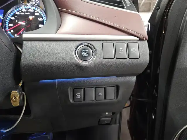 トヨタ ハリアー プレミアム アドバンスドP 香川県 2017(平29)年 3.3万km ブラキッシュレッドマイカ ムーンルーフ/革シートセット/純正8型ナビ/フルセグTV/JBLプレミアムサウンドシステム/パワーバックドア/パノラミックビューモニター/ビルトインETC/レーダークルーズコントロール/クリアランスソナー/衝突被害軽減ブレーキ/車線逸脱警報/LEDヘッドランプ/オートライト/木目調/革巻きコンビステアリング/ブラック革シート/前席パワーシート/シートヒーター/運転席ポジションメモリー/純正18インチアルミホイール/スマートキー/プッシュエンジンスタート/禁煙車