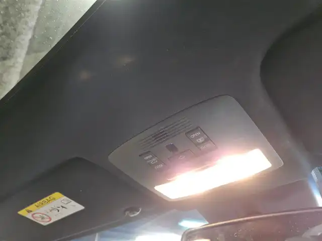 トヨタ ハリアー プレミアム アドバンスドP 香川県 2017(平29)年 3.3万km ブラキッシュレッドマイカ ムーンルーフ/革シートセット/純正8型ナビ/フルセグTV/JBLプレミアムサウンドシステム/パワーバックドア/パノラミックビューモニター/ビルトインETC/レーダークルーズコントロール/クリアランスソナー/衝突被害軽減ブレーキ/車線逸脱警報/LEDヘッドランプ/オートライト/木目調/革巻きコンビステアリング/ブラック革シート/前席パワーシート/シートヒーター/運転席ポジションメモリー/純正18インチアルミホイール/スマートキー/プッシュエンジンスタート/禁煙車