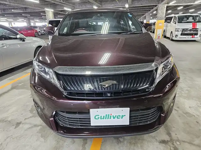 トヨタ ハリアー プレミアム アドバンスドP 香川県 2017(平29)年 3.3万km ブラキッシュレッドマイカ ムーンルーフ/革シートセット/純正8型ナビ/フルセグTV/JBLプレミアムサウンドシステム/パワーバックドア/パノラミックビューモニター/ビルトインETC/レーダークルーズコントロール/クリアランスソナー/衝突被害軽減ブレーキ/車線逸脱警報/LEDヘッドランプ/オートライト/木目調/革巻きコンビステアリング/ブラック革シート/前席パワーシート/シートヒーター/運転席ポジションメモリー/純正18インチアルミホイール/スマートキー/プッシュエンジンスタート/禁煙車
