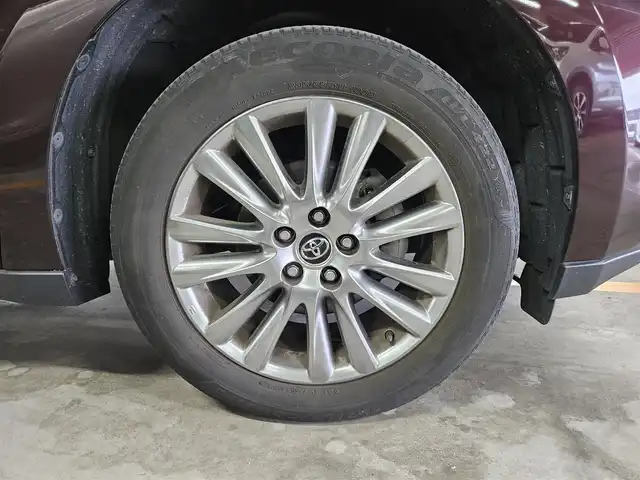 トヨタ ハリアー プレミアム アドバンスドP 香川県 2017(平29)年 3.3万km ブラキッシュレッドマイカ ムーンルーフ/革シートセット/純正8型ナビ/フルセグTV/JBLプレミアムサウンドシステム/パワーバックドア/パノラミックビューモニター/ビルトインETC/レーダークルーズコントロール/クリアランスソナー/衝突被害軽減ブレーキ/車線逸脱警報/LEDヘッドランプ/オートライト/木目調/革巻きコンビステアリング/ブラック革シート/前席パワーシート/シートヒーター/運転席ポジションメモリー/純正18インチアルミホイール/スマートキー/プッシュエンジンスタート/禁煙車