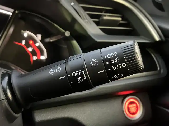 ホンダ シビック ハッチバック 三重県 2020(令2)年 1.5万km クリスタルブラックパール ワンオーナー /登録時走行距離14721km/♪ホンダセンシング/ ・衝突軽減ブレーキ(CMBS)・車線維持支援システム(LKAS)/ ・歩行者事故低減ステアリング・路外逸脱抑制機能/ ・先行車発進お知らせ機能・オートハイビーム/ ・アダプティブクルーズコントロール(ACC)/♪純正ナビ/ ・フルセグ・DVD再生/ ・BTオーディオ・SD録音/♪バックカメラ/♪ハーフレザーシート/♪前席シートヒーター/♪前席パワーシート/♪スマートキー/♪プッシュスタート/♪ドライブレコーダー(前後)/♪オートブレーキホールド/♪LEDヘッドライト/♪LEDフォグライト /♪オートライト/♪純正18インチAW/♪革巻きステアリング/♪パドルシフト/♪ステアリングスイッチ/♪ウィンカーミラー/♪ビルトインETC2.0/♪フロアマット/♪ドアバイザー/♪プライバシーガラス/♪電格ミラー