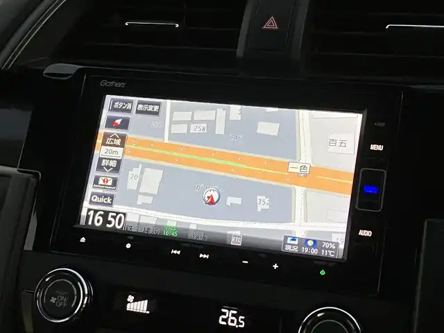 ホンダ シビック ハッチバック 三重県 2020(令2)年 1.5万km クリスタルブラックパール ワンオーナー /登録時走行距離14721km/♪ホンダセンシング/ ・衝突軽減ブレーキ(CMBS)・車線維持支援システム(LKAS)/ ・歩行者事故低減ステアリング・路外逸脱抑制機能/ ・先行車発進お知らせ機能・オートハイビーム/ ・アダプティブクルーズコントロール(ACC)/♪純正ナビ/ ・フルセグ・DVD再生/ ・BTオーディオ・SD録音/♪バックカメラ/♪ハーフレザーシート/♪前席シートヒーター/♪前席パワーシート/♪スマートキー/♪プッシュスタート/♪ドライブレコーダー(前後)/♪オートブレーキホールド/♪LEDヘッドライト/♪LEDフォグライト /♪オートライト/♪純正18インチAW/♪革巻きステアリング/♪パドルシフト/♪ステアリングスイッチ/♪ウィンカーミラー/♪ビルトインETC2.0/♪フロアマット/♪ドアバイザー/♪プライバシーガラス/♪電格ミラー