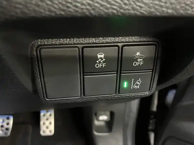 ホンダ シビック ハッチバック 三重県 2020(令2)年 1.5万km クリスタルブラックパール ワンオーナー /登録時走行距離14721km/♪ホンダセンシング/ ・衝突軽減ブレーキ(CMBS)・車線維持支援システム(LKAS)/ ・歩行者事故低減ステアリング・路外逸脱抑制機能/ ・先行車発進お知らせ機能・オートハイビーム/ ・アダプティブクルーズコントロール(ACC)/♪純正ナビ/ ・フルセグ・DVD再生/ ・BTオーディオ・SD録音/♪バックカメラ/♪ハーフレザーシート/♪前席シートヒーター/♪前席パワーシート/♪スマートキー/♪プッシュスタート/♪ドライブレコーダー(前後)/♪オートブレーキホールド/♪LEDヘッドライト/♪LEDフォグライト /♪オートライト/♪純正18インチAW/♪革巻きステアリング/♪パドルシフト/♪ステアリングスイッチ/♪ウィンカーミラー/♪ビルトインETC2.0/♪フロアマット/♪ドアバイザー/♪プライバシーガラス/♪電格ミラー