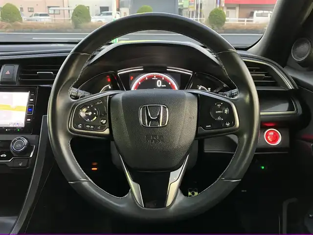 ホンダ シビック ハッチバック 三重県 2020(令2)年 1.5万km クリスタルブラックパール ワンオーナー /登録時走行距離14721km/♪ホンダセンシング/ ・衝突軽減ブレーキ(CMBS)・車線維持支援システム(LKAS)/ ・歩行者事故低減ステアリング・路外逸脱抑制機能/ ・先行車発進お知らせ機能・オートハイビーム/ ・アダプティブクルーズコントロール(ACC)/♪純正ナビ/ ・フルセグ・DVD再生/ ・BTオーディオ・SD録音/♪バックカメラ/♪ハーフレザーシート/♪前席シートヒーター/♪前席パワーシート/♪スマートキー/♪プッシュスタート/♪ドライブレコーダー(前後)/♪オートブレーキホールド/♪LEDヘッドライト/♪LEDフォグライト /♪オートライト/♪純正18インチAW/♪革巻きステアリング/♪パドルシフト/♪ステアリングスイッチ/♪ウィンカーミラー/♪ビルトインETC2.0/♪フロアマット/♪ドアバイザー/♪プライバシーガラス/♪電格ミラー