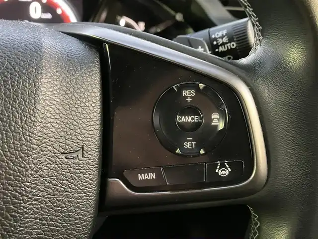 ホンダ シビック ハッチバック 三重県 2020(令2)年 1.5万km クリスタルブラックパール ワンオーナー /登録時走行距離14721km/♪ホンダセンシング/ ・衝突軽減ブレーキ(CMBS)・車線維持支援システム(LKAS)/ ・歩行者事故低減ステアリング・路外逸脱抑制機能/ ・先行車発進お知らせ機能・オートハイビーム/ ・アダプティブクルーズコントロール(ACC)/♪純正ナビ/ ・フルセグ・DVD再生/ ・BTオーディオ・SD録音/♪バックカメラ/♪ハーフレザーシート/♪前席シートヒーター/♪前席パワーシート/♪スマートキー/♪プッシュスタート/♪ドライブレコーダー(前後)/♪オートブレーキホールド/♪LEDヘッドライト/♪LEDフォグライト /♪オートライト/♪純正18インチAW/♪革巻きステアリング/♪パドルシフト/♪ステアリングスイッチ/♪ウィンカーミラー/♪ビルトインETC2.0/♪フロアマット/♪ドアバイザー/♪プライバシーガラス/♪電格ミラー