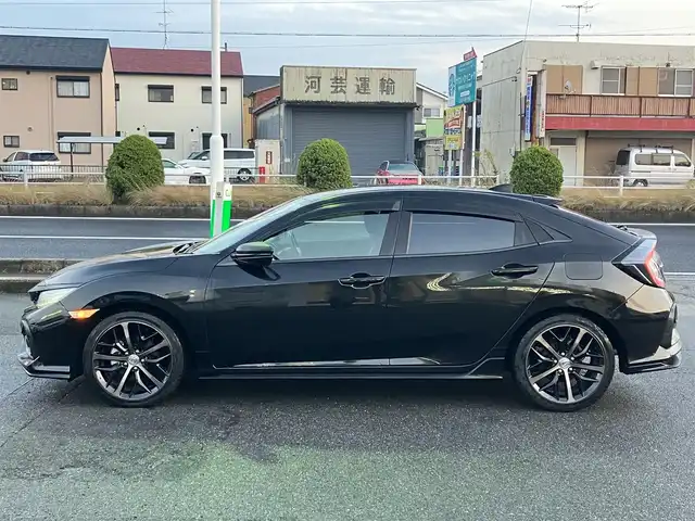 ホンダ シビック ハッチバック 三重県 2020(令2)年 1.5万km クリスタルブラックパール ワンオーナー /登録時走行距離14721km/♪ホンダセンシング/ ・衝突軽減ブレーキ(CMBS)・車線維持支援システム(LKAS)/ ・歩行者事故低減ステアリング・路外逸脱抑制機能/ ・先行車発進お知らせ機能・オートハイビーム/ ・アダプティブクルーズコントロール(ACC)/♪純正ナビ/ ・フルセグ・DVD再生/ ・BTオーディオ・SD録音/♪バックカメラ/♪ハーフレザーシート/♪前席シートヒーター/♪前席パワーシート/♪スマートキー/♪プッシュスタート/♪ドライブレコーダー(前後)/♪オートブレーキホールド/♪LEDヘッドライト/♪LEDフォグライト /♪オートライト/♪純正18インチAW/♪革巻きステアリング/♪パドルシフト/♪ステアリングスイッチ/♪ウィンカーミラー/♪ビルトインETC2.0/♪フロアマット/♪ドアバイザー/♪プライバシーガラス/♪電格ミラー