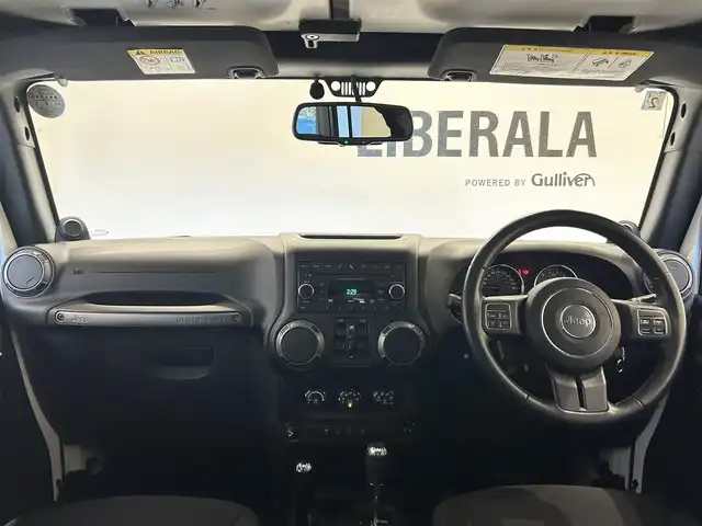 クライスラー・ジープ ジープ ラングラー アンリミテッド スポーツ 福岡県 2015(平27)年 3.5万km ブライトホワイト クルコン　/Ｓカメラ　/ＣＤ／ＤＶＤ　/ＡＵＸ　/ＭＴモード付ＡＴ　/１７インチＡＷ「Ｄｉｃｋ　Ｃｅｐｅｋ」　/キーレスキー　/ＥＴＣ