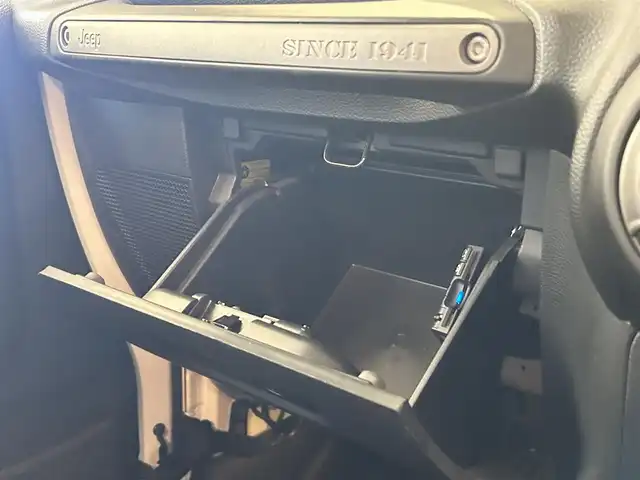 クライスラー・ジープ ジープ ラングラー アンリミテッド スポーツ 福岡県 2015(平27)年 3.5万km ブライトホワイト クルコン　/Ｓカメラ　/ＣＤ／ＤＶＤ　/ＡＵＸ　/ＭＴモード付ＡＴ　/１７インチＡＷ「Ｄｉｃｋ　Ｃｅｐｅｋ」　/キーレスキー　/ＥＴＣ