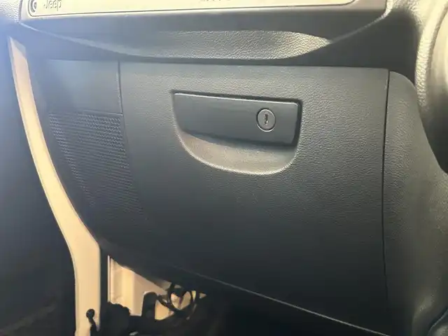 クライスラー・ジープ ジープ ラングラー アンリミテッド スポーツ 福岡県 2015(平27)年 3.5万km ブライトホワイト クルコン　/Ｓカメラ　/ＣＤ／ＤＶＤ　/ＡＵＸ　/ＭＴモード付ＡＴ　/１７インチＡＷ「Ｄｉｃｋ　Ｃｅｐｅｋ」　/キーレスキー　/ＥＴＣ