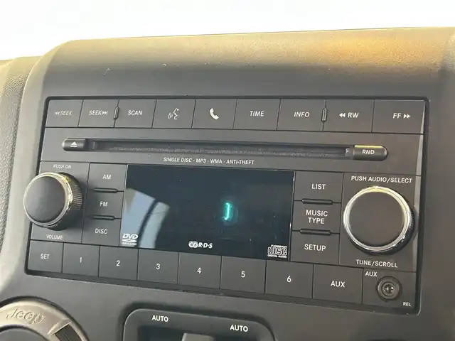 クライスラー・ジープ ジープ ラングラー アンリミテッド スポーツ 福岡県 2015(平27)年 3.5万km ブライトホワイト クルコン　/Ｓカメラ　/ＣＤ／ＤＶＤ　/ＡＵＸ　/ＭＴモード付ＡＴ　/１７インチＡＷ「Ｄｉｃｋ　Ｃｅｐｅｋ」　/キーレスキー　/ＥＴＣ