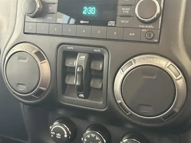 クライスラー・ジープ ジープ ラングラー アンリミテッド スポーツ 福岡県 2015(平27)年 3.5万km ブライトホワイト クルコン　/Ｓカメラ　/ＣＤ／ＤＶＤ　/ＡＵＸ　/ＭＴモード付ＡＴ　/１７インチＡＷ「Ｄｉｃｋ　Ｃｅｐｅｋ」　/キーレスキー　/ＥＴＣ