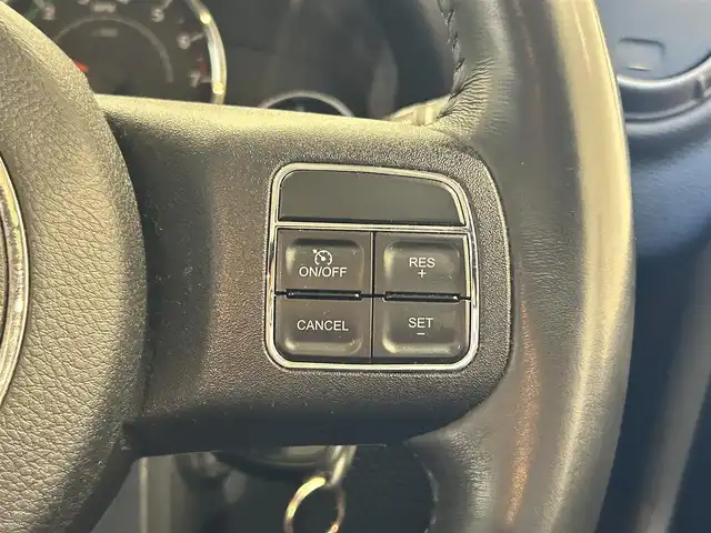 クライスラー・ジープ ジープ ラングラー アンリミテッド スポーツ 福岡県 2015(平27)年 3.5万km ブライトホワイト クルコン　/Ｓカメラ　/ＣＤ／ＤＶＤ　/ＡＵＸ　/ＭＴモード付ＡＴ　/１７インチＡＷ「Ｄｉｃｋ　Ｃｅｐｅｋ」　/キーレスキー　/ＥＴＣ