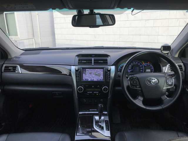 トヨタ カムリ ハイブリット レザーパッケージ 栃木県 2012(平24)年 8.4万km ホワイトパールクリスタルシャイン (株)IDOMが運営する【じしゃロン小山店】の自社ローン対象車両になります。こちらは現金ご利用時の価格です。/自社ローンご希望の方は別途その旨お申付け下さい。//禁煙車/純正フルセグナビ/（CD/DVD/AM/FMラジオ）/(Bluetooth)/スマートキー/プッシュスタート/バックカメラ/ＥＴＣ/クルーズコントロール/ドライブレコーダー/パワーシート/シートヒーター/ステアリングリモコン/電動格納ドアミラー/パワーウインドウ/オートライト/自動防眩ミラー