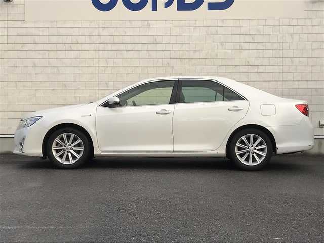 トヨタ カムリ ハイブリット レザーパッケージ 栃木県 2012(平24)年 8.4万km ホワイトパールクリスタルシャイン (株)IDOMが運営する【じしゃロン小山店】の自社ローン対象車両になります。こちらは現金ご利用時の価格です。/自社ローンご希望の方は別途その旨お申付け下さい。//禁煙車/純正フルセグナビ/（CD/DVD/AM/FMラジオ）/(Bluetooth)/スマートキー/プッシュスタート/バックカメラ/ＥＴＣ/クルーズコントロール/ドライブレコーダー/パワーシート/シートヒーター/ステアリングリモコン/電動格納ドアミラー/パワーウインドウ/オートライト/自動防眩ミラー