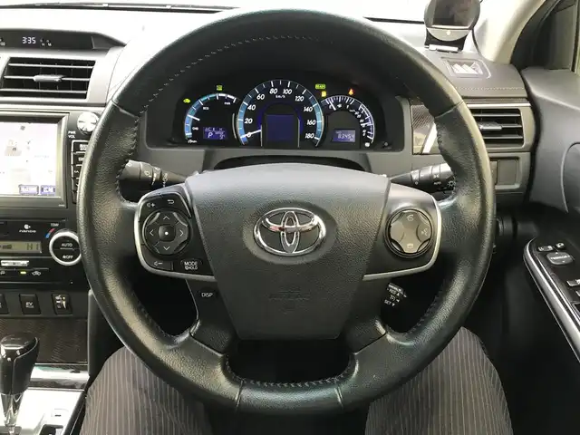 トヨタ カムリ ハイブリット レザーパッケージ 栃木県 2012(平24)年 8.4万km ホワイトパールクリスタルシャイン (株)IDOMが運営する【じしゃロン小山店】の自社ローン対象車両になります。こちらは現金ご利用時の価格です。/自社ローンご希望の方は別途その旨お申付け下さい。//禁煙車/純正フルセグナビ/（CD/DVD/AM/FMラジオ）/(Bluetooth)/スマートキー/プッシュスタート/バックカメラ/ＥＴＣ/クルーズコントロール/ドライブレコーダー/パワーシート/シートヒーター/ステアリングリモコン/電動格納ドアミラー/パワーウインドウ/オートライト/自動防眩ミラー