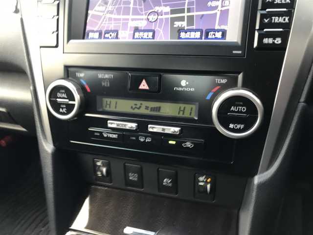 トヨタ カムリ ハイブリット レザーパッケージ 栃木県 2012(平24)年 8.4万km ホワイトパールクリスタルシャイン (株)IDOMが運営する【じしゃロン小山店】の自社ローン対象車両になります。こちらは現金ご利用時の価格です。/自社ローンご希望の方は別途その旨お申付け下さい。//禁煙車/純正フルセグナビ/（CD/DVD/AM/FMラジオ）/(Bluetooth)/スマートキー/プッシュスタート/バックカメラ/ＥＴＣ/クルーズコントロール/ドライブレコーダー/パワーシート/シートヒーター/ステアリングリモコン/電動格納ドアミラー/パワーウインドウ/オートライト/自動防眩ミラー