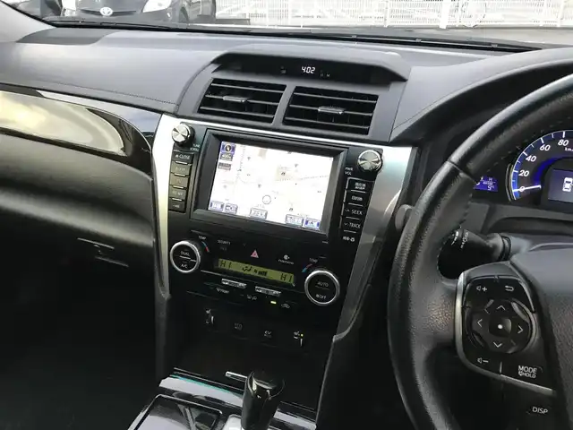 トヨタ カムリ ハイブリット レザーパッケージ 栃木県 2012(平24)年 8.4万km ホワイトパールクリスタルシャイン (株)IDOMが運営する【じしゃロン小山店】の自社ローン対象車両になります。こちらは現金ご利用時の価格です。/自社ローンご希望の方は別途その旨お申付け下さい。//禁煙車/純正フルセグナビ/（CD/DVD/AM/FMラジオ）/(Bluetooth)/スマートキー/プッシュスタート/バックカメラ/ＥＴＣ/クルーズコントロール/ドライブレコーダー/パワーシート/シートヒーター/ステアリングリモコン/電動格納ドアミラー/パワーウインドウ/オートライト/自動防眩ミラー