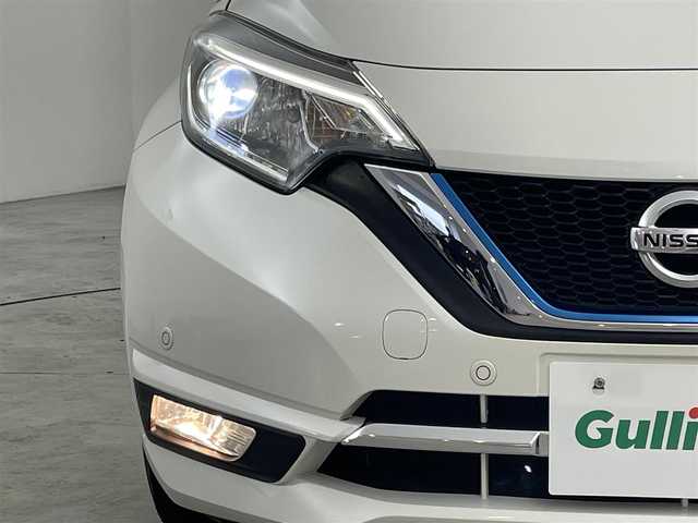 日産 ノート e－パワー メダリスト Bアロー 福岡県 2018(平30)年 3.9万km ブリリアントホワイトパール/スーパーブラック 2トーン 純正ナビ（ＢＴ，フルセグＴＶ）　/アラウンドビューモニター　/ＥＴＣ　/ナビ連動ドラレコ　/インテリジェントクルーズコントロール　/デジタルインナーミラー　/エマージェンシーブレーキ　/レーンキープ　/ステアリングリモコン/ハーフレザーシート