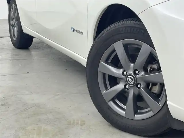 日産 ノート e－パワー メダリスト Bアロー 福岡県 2018(平30)年 3.9万km ブリリアントホワイトパール/スーパーブラック 2トーン 純正ナビ（ＢＴ，フルセグＴＶ）　/アラウンドビューモニター　/ＥＴＣ　/ナビ連動ドラレコ　/インテリジェントクルーズコントロール　/デジタルインナーミラー　/エマージェンシーブレーキ　/レーンキープ　/ステアリングリモコン/ハーフレザーシート