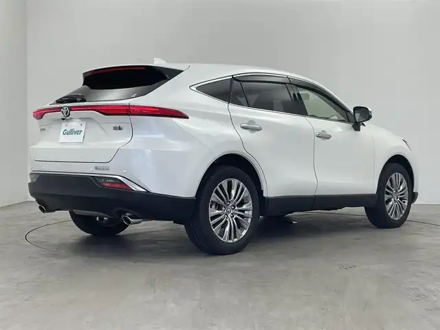 トヨタ ハリアー ハイブリッド Z レザーパッケージ 埼玉県 2021(令3)年 0.3万km ホワイトパールクリスタルシャイン 純正T-Connectナビ/バックカメラ/JBLプレミアムサウンドシステム/フルセグTV Bluetooth USB AUX接続/ETC2.0/電動リアゲート/LEDヘッドライト/オートマチックハイビーム/コーナーセンサー/横滑り防止装置/レーンキープアシスト/ブラインドスポットモニター/電動パーキングブレーキ/ブレーキホールド/デジタルインナーミラー/ドライブレコーダー（前後）/充電用USBポート（2個）/MTモード付きAT/アダプティブクルーズコントロール/パワーシート（D/N）/本革シート/シートヒーター（D/N）/シートベンチレーション（D/N）/ステアリングヒーター/シートメモリー