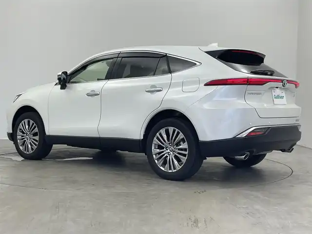 トヨタ ハリアー ハイブリッド Z レザーパッケージ 埼玉県 2021(令3)年 0.3万km ホワイトパールクリスタルシャイン 純正T-Connectナビ/バックカメラ/JBLプレミアムサウンドシステム/フルセグTV Bluetooth USB AUX接続/ETC2.0/電動リアゲート/LEDヘッドライト/オートマチックハイビーム/コーナーセンサー/横滑り防止装置/レーンキープアシスト/ブラインドスポットモニター/電動パーキングブレーキ/ブレーキホールド/デジタルインナーミラー/ドライブレコーダー（前後）/充電用USBポート（2個）/MTモード付きAT/アダプティブクルーズコントロール/パワーシート（D/N）/本革シート/シートヒーター（D/N）/シートベンチレーション（D/N）/ステアリングヒーター/シートメモリー