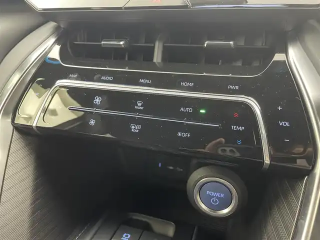 トヨタ ハリアー ハイブリッド Z レザーパッケージ 埼玉県 2021(令3)年 0.3万km ホワイトパールクリスタルシャイン 純正T-Connectナビ/バックカメラ/JBLプレミアムサウンドシステム/フルセグTV Bluetooth USB AUX接続/ETC2.0/電動リアゲート/LEDヘッドライト/オートマチックハイビーム/コーナーセンサー/横滑り防止装置/レーンキープアシスト/ブラインドスポットモニター/電動パーキングブレーキ/ブレーキホールド/デジタルインナーミラー/ドライブレコーダー（前後）/充電用USBポート（2個）/MTモード付きAT/アダプティブクルーズコントロール/パワーシート（D/N）/本革シート/シートヒーター（D/N）/シートベンチレーション（D/N）/ステアリングヒーター/シートメモリー