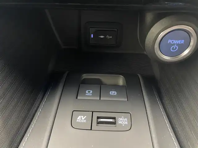 トヨタ ハリアー ハイブリッド Z レザーパッケージ 埼玉県 2021(令3)年 0.3万km ホワイトパールクリスタルシャイン 純正T-Connectナビ/バックカメラ/JBLプレミアムサウンドシステム/フルセグTV Bluetooth USB AUX接続/ETC2.0/電動リアゲート/LEDヘッドライト/オートマチックハイビーム/コーナーセンサー/横滑り防止装置/レーンキープアシスト/ブラインドスポットモニター/電動パーキングブレーキ/ブレーキホールド/デジタルインナーミラー/ドライブレコーダー（前後）/充電用USBポート（2個）/MTモード付きAT/アダプティブクルーズコントロール/パワーシート（D/N）/本革シート/シートヒーター（D/N）/シートベンチレーション（D/N）/ステアリングヒーター/シートメモリー