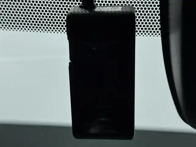 トヨタ カローラ スポーツ ハイブリッドG Z 滋賀県 2020(令2)年 4.3万km プラチナホワイトパールマイカ 禁煙車/純正９インチナビ/　(Bluetooth・フルセグTV・DVD・CD・USB)/前方ドライブレコーダー/ETC/バックカメラ/前席シートヒーター/レーンキープアシスト/プリクラッシュセーフティ/LEDオートライト/オートハイビーム/ステアリングスイッチ/スマートキー/プッシュスタート/電動格納ミラー/ブラインドスポットモニター/オートエアコン