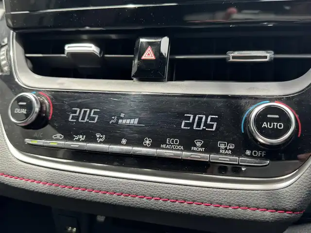 トヨタ カローラ スポーツ ハイブリッドG Z 滋賀県 2020(令2)年 4.3万km プラチナホワイトパールマイカ 禁煙車/純正９インチナビ/　(Bluetooth・フルセグTV・DVD・CD・USB)/前方ドライブレコーダー/ETC/バックカメラ/前席シートヒーター/レーンキープアシスト/プリクラッシュセーフティ/LEDオートライト/オートハイビーム/ステアリングスイッチ/スマートキー/プッシュスタート/電動格納ミラー/ブラインドスポットモニター/オートエアコン