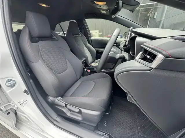 トヨタ カローラ スポーツ ハイブリッドG Z 滋賀県 2020(令2)年 4.3万km プラチナホワイトパールマイカ 禁煙車/純正９インチナビ/　(Bluetooth・フルセグTV・DVD・CD・USB)/前方ドライブレコーダー/ETC/バックカメラ/前席シートヒーター/レーンキープアシスト/プリクラッシュセーフティ/LEDオートライト/オートハイビーム/ステアリングスイッチ/スマートキー/プッシュスタート/電動格納ミラー/ブラインドスポットモニター/オートエアコン