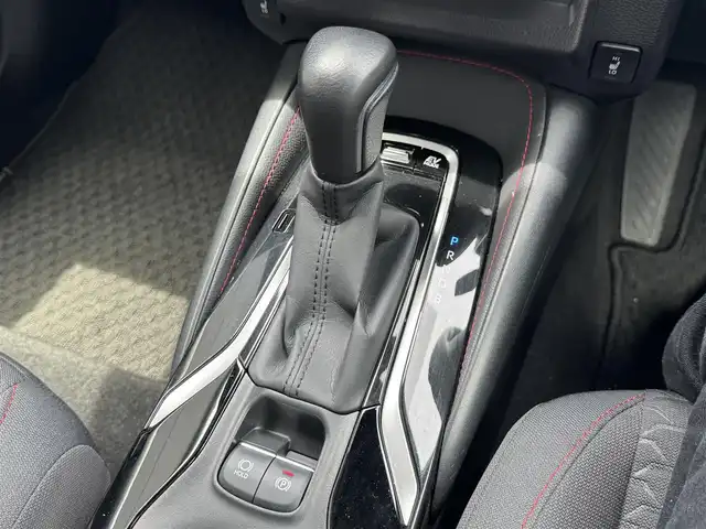 トヨタ カローラ スポーツ ハイブリッドG Z 滋賀県 2020(令2)年 4.3万km プラチナホワイトパールマイカ 禁煙車/純正９インチナビ/　(Bluetooth・フルセグTV・DVD・CD・USB)/前方ドライブレコーダー/ETC/バックカメラ/前席シートヒーター/レーンキープアシスト/プリクラッシュセーフティ/LEDオートライト/オートハイビーム/ステアリングスイッチ/スマートキー/プッシュスタート/電動格納ミラー/ブラインドスポットモニター/オートエアコン