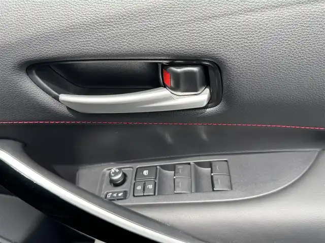 トヨタ カローラ スポーツ ハイブリッドG Z 滋賀県 2020(令2)年 4.3万km プラチナホワイトパールマイカ 禁煙車/純正９インチナビ/　(Bluetooth・フルセグTV・DVD・CD・USB)/前方ドライブレコーダー/ETC/バックカメラ/前席シートヒーター/レーンキープアシスト/プリクラッシュセーフティ/LEDオートライト/オートハイビーム/ステアリングスイッチ/スマートキー/プッシュスタート/電動格納ミラー/ブラインドスポットモニター/オートエアコン