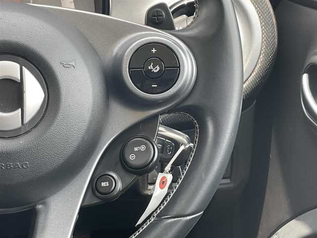 スマート ＭＣＣ スマート フォーフォー BRABUSスポーツ 福岡県 2019(平31)年 2.6万km 赤Ⅱ ガラスルーフ　/黒革　/前席シートヒーター/社外ナビ/バックカメラ/フルセグTV/クルーズコントロール　/レーンキープアシスト/衝突軽減ブレーキ　/オートライト　/前後フォグランプ　/ステアリングスイッチ/パドルシフト　/前後ドライブレコーダー/純正17インチアルミホイール/ETC