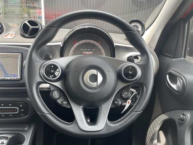 スマート ＭＣＣ スマート フォーフォー BRABUSスポーツ 福岡県 2019(平31)年 2.6万km 赤Ⅱ ガラスルーフ　/黒革　/前席シートヒーター/社外ナビ/バックカメラ/フルセグTV/クルーズコントロール　/レーンキープアシスト/衝突軽減ブレーキ　/オートライト　/前後フォグランプ　/ステアリングスイッチ/パドルシフト　/前後ドライブレコーダー/純正17インチアルミホイール/ETC