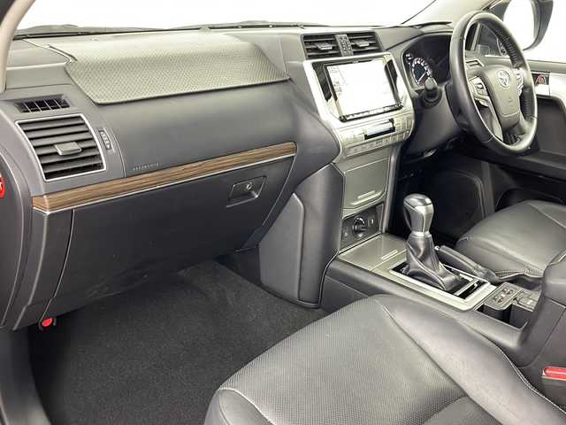 トヨタ ランドクルーザー プラド TX Lパッケージ 道央・札幌 2019(平31)年 4.9万km ブラック 登録時48782km/禁煙車/ワンオーナー/ALPINEナビ(AM/FM/フルセグ/CD/DVD/Blotooth/USB)/ALPINEフリップダウンモニター/黒革シート/前席シートヒーター/前席エアシート/前席パワーシート/ETC/ドラレコ/レーダークルーズコントロール/オートライト/オートハイビーム/ルーフレール/プリクラッシュ/レーンキープアシスト/コーナーセンサー/純正アルミホイール/プッシュスタート/スマートキー×2