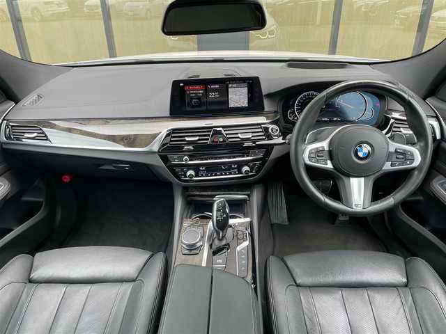 ＢＭＷ ６４０ｉ 石川県 2018(平30)年 6.2万km パール 純正ナビ/（DTV/DVD/Bluetooth）/後席モニター（左右独立10.2インチ）/ドライビングアシスト/衝突軽減/レーンキープ/パークアシスト/全周囲カメラ/黒革コンフォートシート/シートヒーター/エアシート/アクティブベンチレーションシート/HarmanKardonサウンドシステム/パノラマガラスサンルーフ/AdoptoiveLED/純正オプション20インチアルミホイール