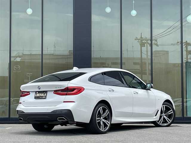 ＢＭＷ ６４０ｉ 石川県 2018(平30)年 6.2万km パール 純正ナビ/（DTV/DVD/Bluetooth）/後席モニター（左右独立10.2インチ）/ドライビングアシスト/衝突軽減/レーンキープ/パークアシスト/全周囲カメラ/黒革コンフォートシート/シートヒーター/エアシート/アクティブベンチレーションシート/HarmanKardonサウンドシステム/パノラマガラスサンルーフ/AdoptoiveLED/純正オプション20インチアルミホイール